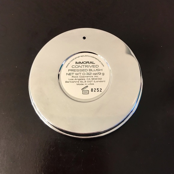 Rock & Republic Contrived Pressed Blush - Picture 3 of 4